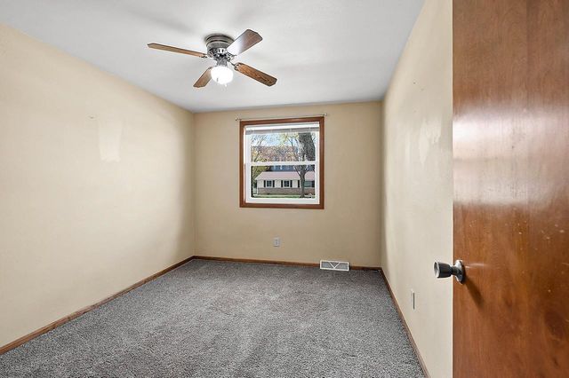 1870 GARY LANE, Green Bay, WI 54303