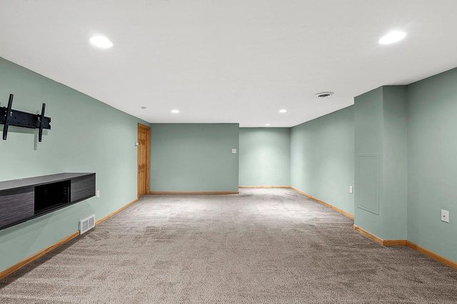 1870 GARY LANE, Green Bay, WI 54303