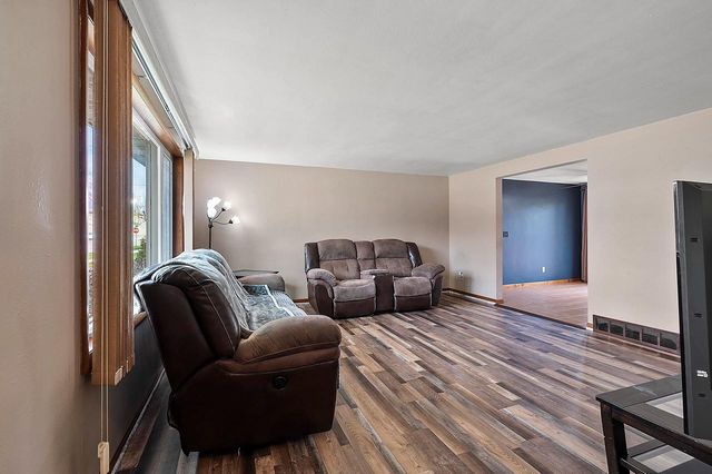 1870 GARY LANE, Green Bay, WI 54303