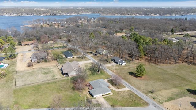 3120 Old Dike, Grove, OK 74344