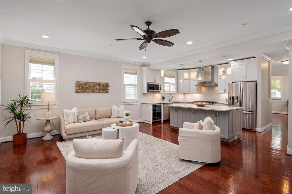 Image 11 of property listing at 820 BAY RIDGE AVE, Annapolis, MD 21403
