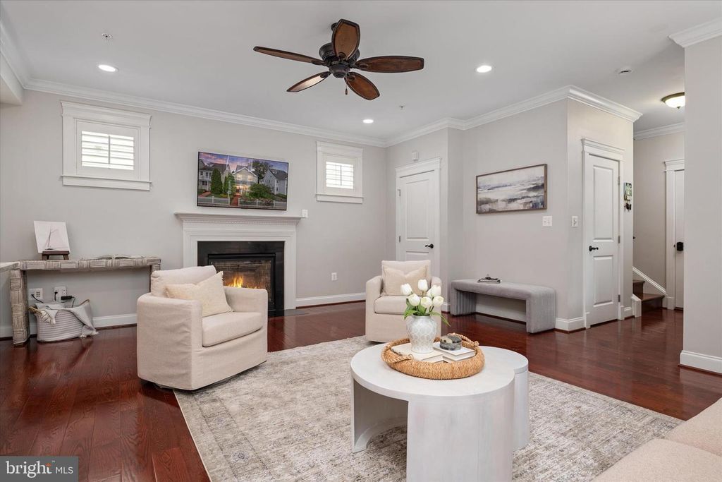 Image 12 of property listing at 820 BAY RIDGE AVE, Annapolis, MD 21403