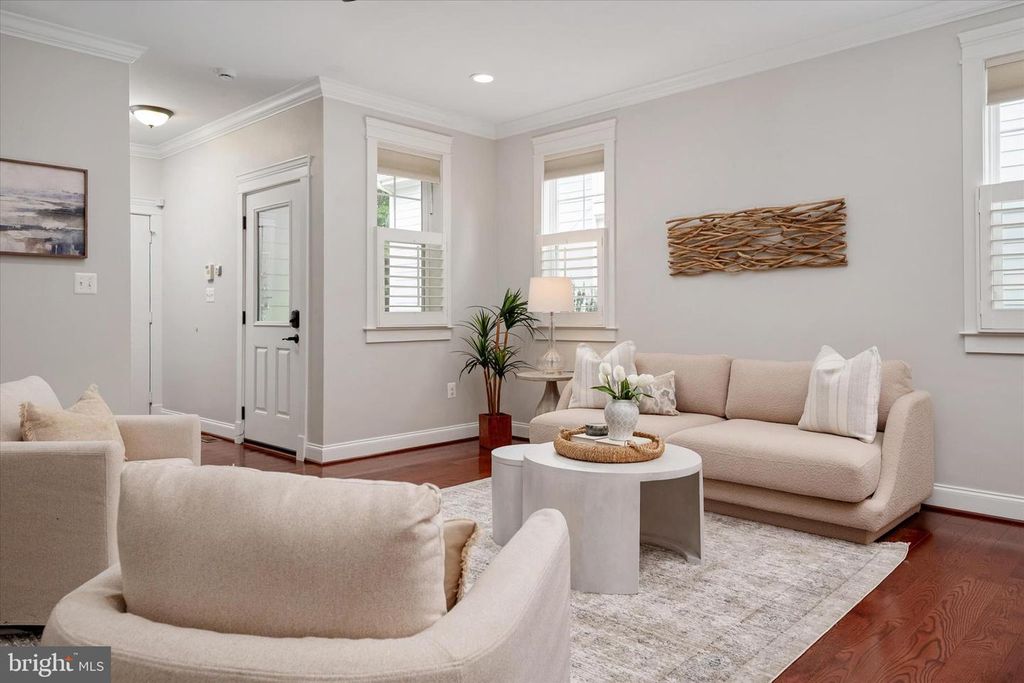 Image 13 of property listing at 820 BAY RIDGE AVE, Annapolis, MD 21403