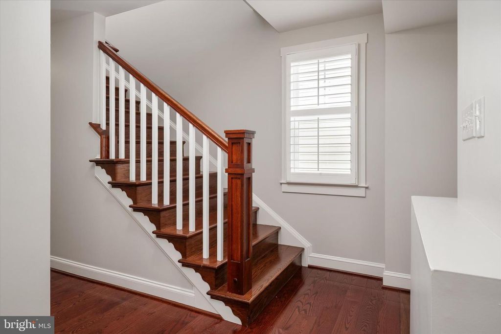 Image 16 of property listing at 820 BAY RIDGE AVE, Annapolis, MD 21403