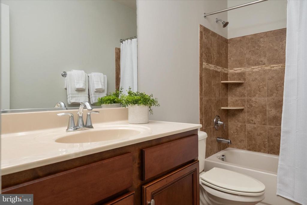 Image 27 of property listing at 820 BAY RIDGE AVE, Annapolis, MD 21403
