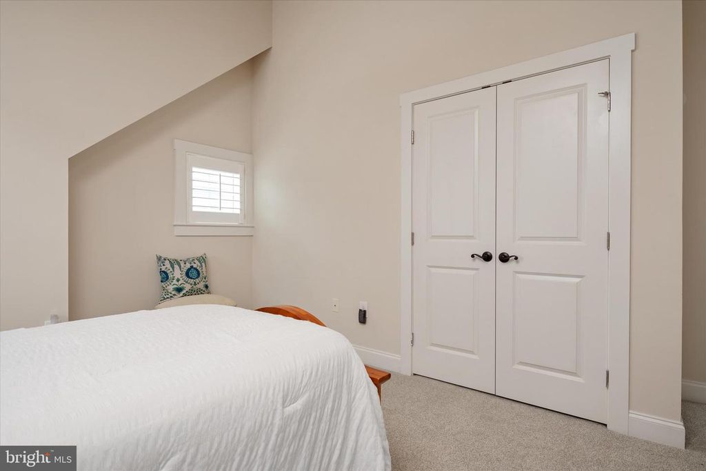 Image 29 of property listing at 820 BAY RIDGE AVE, Annapolis, MD 21403