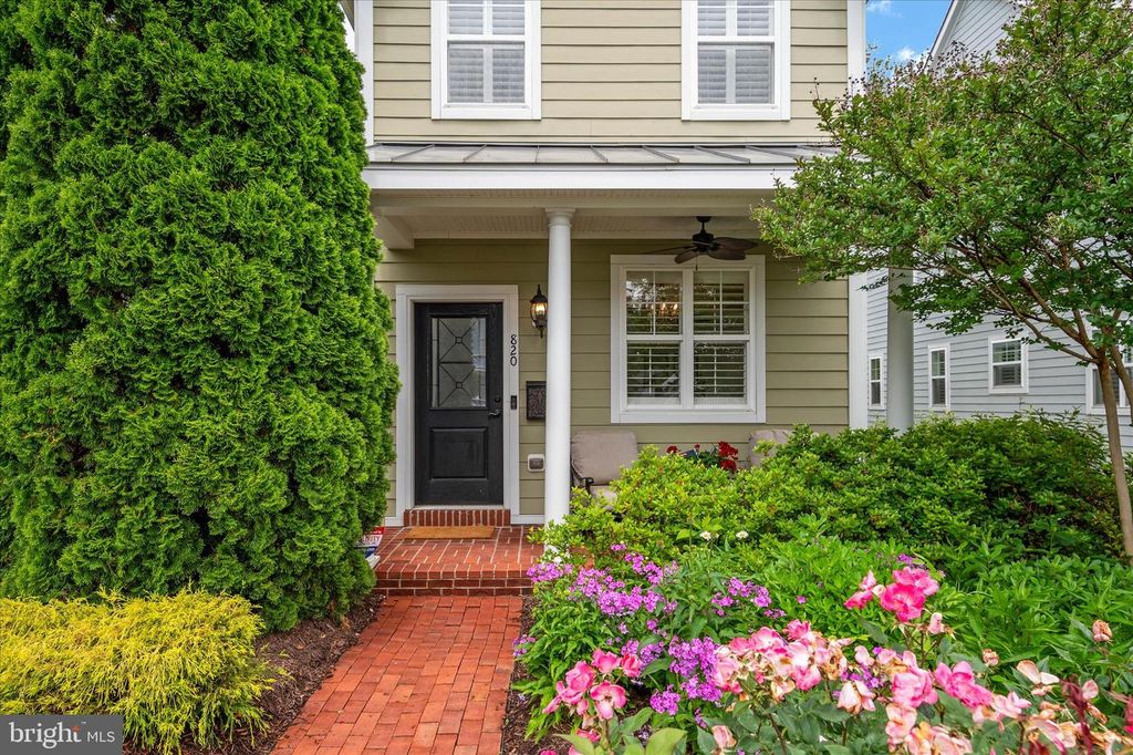 Image 3 of property listing at 820 BAY RIDGE AVE, Annapolis, MD 21403