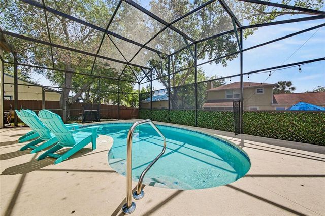 916 E CLEVELAND STREET, Apopka, FL 32703