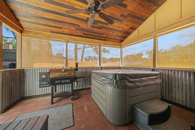 916 E CLEVELAND STREET, Apopka, FL 32703