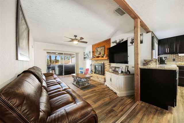 916 E CLEVELAND STREET, Apopka, FL 32703