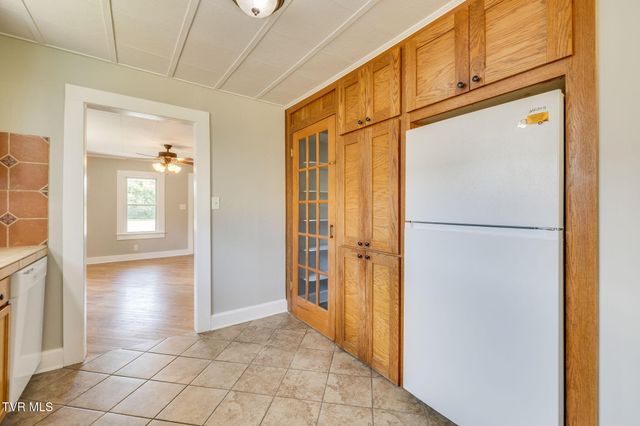 402 University Parkway, Johnson City, TN 37604