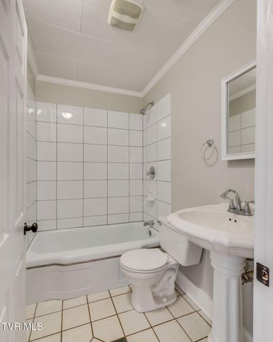 402 University Parkway, Johnson City, TN 37604