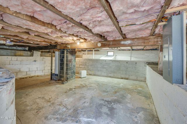 402 University Parkway, Johnson City, TN 37604