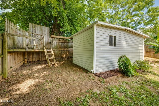 402 University Parkway, Johnson City, TN 37604