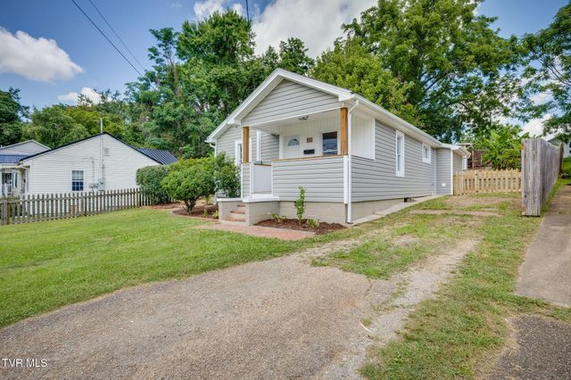 402 University Parkway, Johnson City, TN 37604