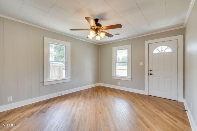 402 University Parkway, Johnson City, TN 37604