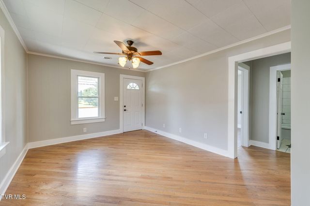 402 University Parkway, Johnson City, TN 37604