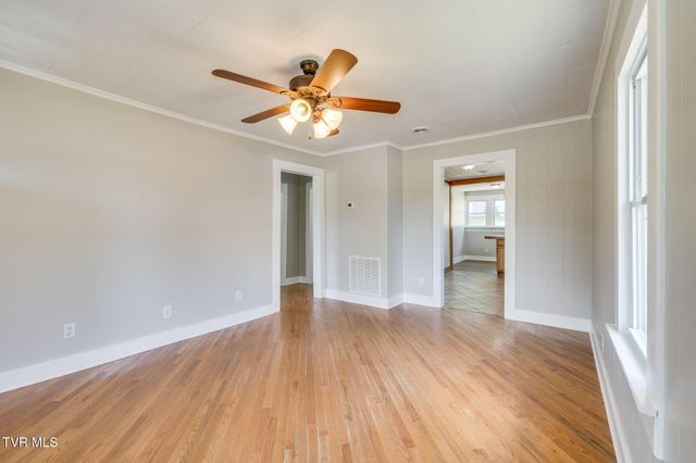 402 University Parkway, Johnson City, TN 37604