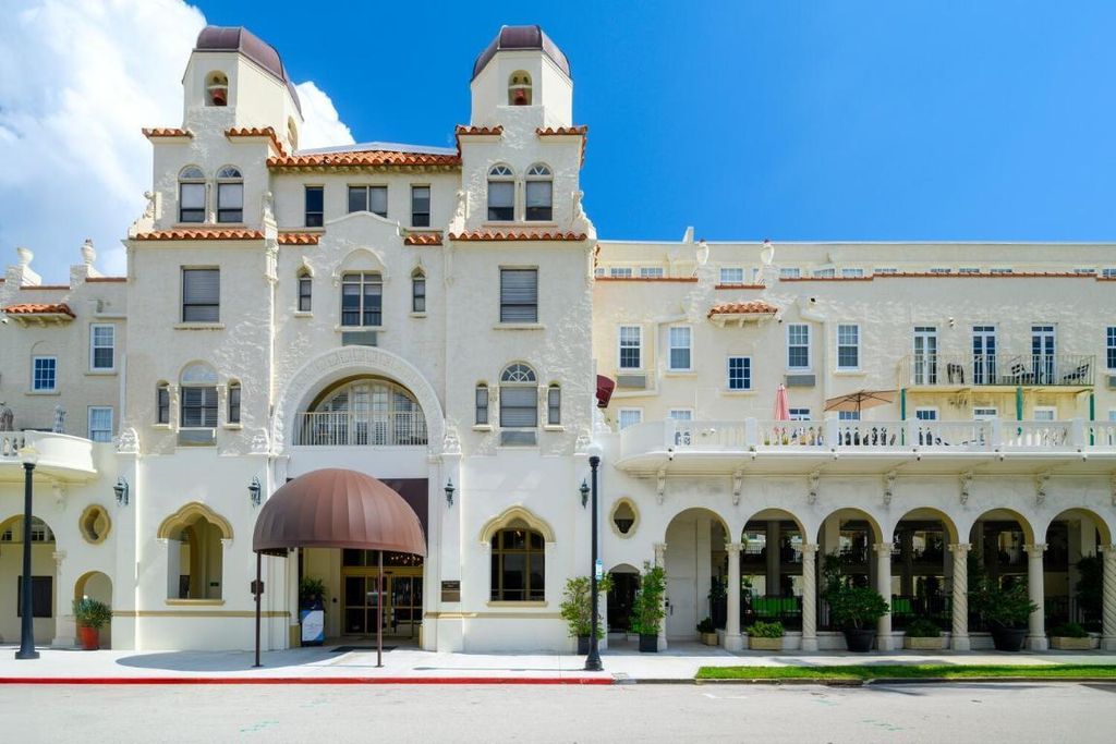 Image 14 of property listing at 235 Sunrise Avenue 2259, Palm Beach, FL 33480