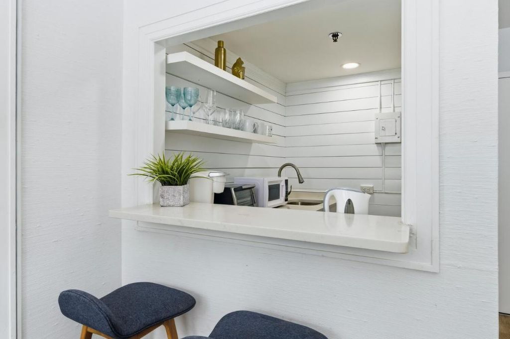 Image 4 of property listing at 235 Sunrise Avenue 2259, Palm Beach, FL 33480