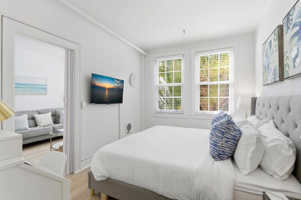 Image 7 of property listing at 235 Sunrise Avenue 2259, Palm Beach, FL 33480