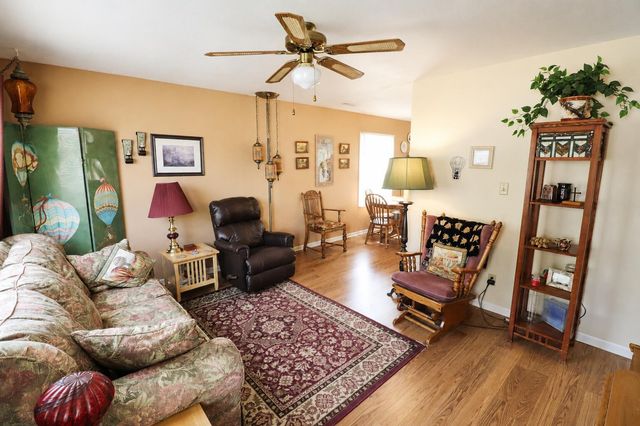 1009 HIATT Street, Carter Lake, IA 51510