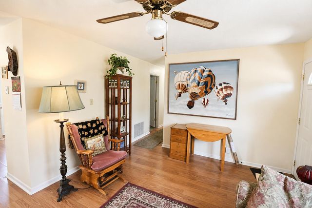 1009 HIATT Street, Carter Lake, IA 51510