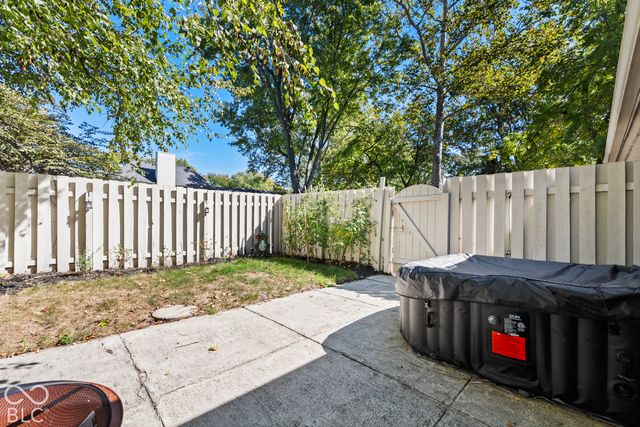 9110 Waymen Drive, Indianapolis, IN 46268