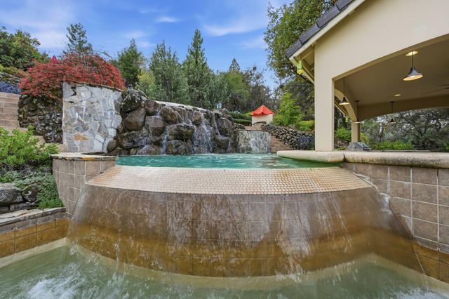 80 Whittington Dr, Newcastle, CA 95658