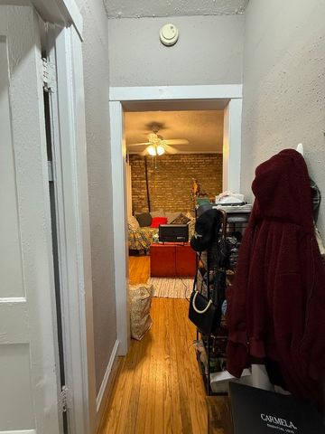 713 W Barry Avenue S2, Chicago, IL 60657