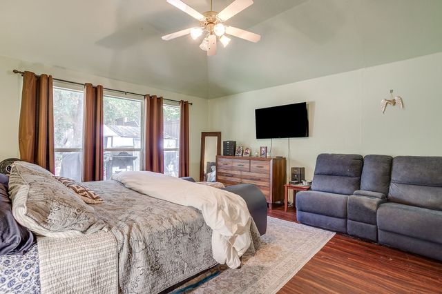 1013 Hidden Lake Drive, Burleson, TX 76028