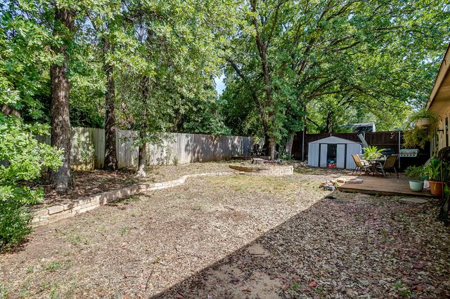 1013 Hidden Lake Drive, Burleson, TX 76028