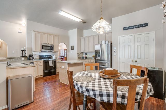 1013 Hidden Lake Drive, Burleson, TX 76028
