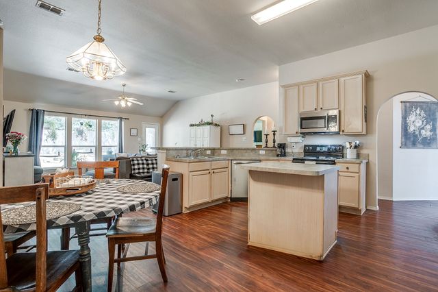 1013 Hidden Lake Drive, Burleson, TX 76028