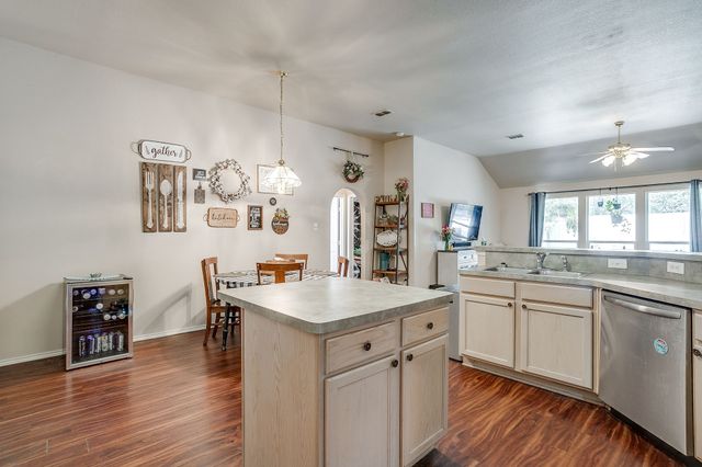 1013 Hidden Lake Drive, Burleson, TX 76028