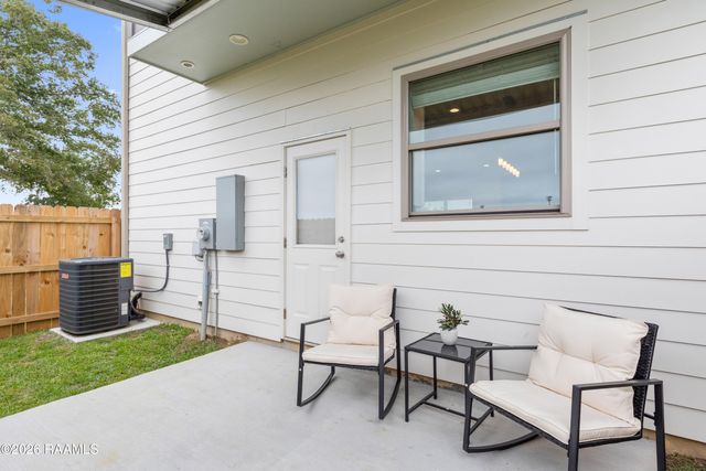 211 Firethorn Drive, Youngsville, LA 70592