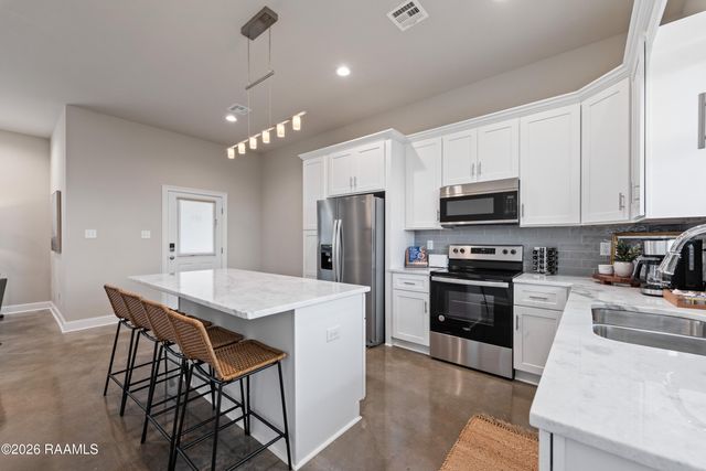 211 Firethorn Drive, Youngsville, LA 70592