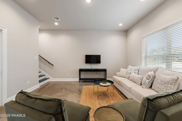 211 Firethorn Drive, Youngsville, LA 70592