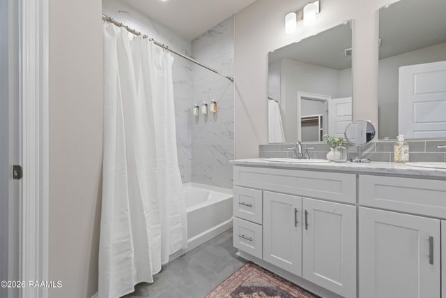 211 Firethorn Drive, Youngsville, LA 70592