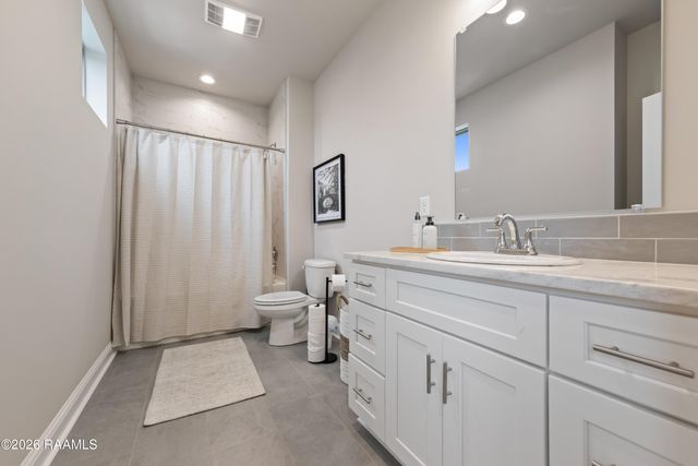 211 Firethorn Drive, Youngsville, LA 70592