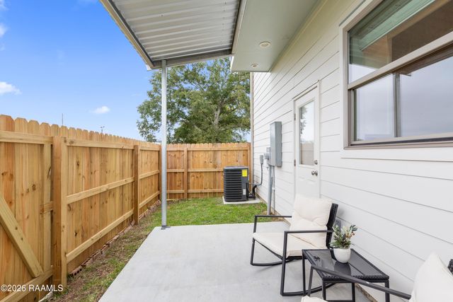 211 Firethorn Drive, Youngsville, LA 70592