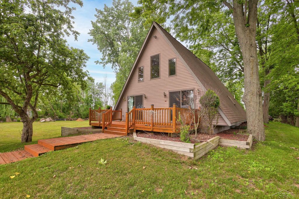 5196 Beachwood Drive, Standish, MI 48658