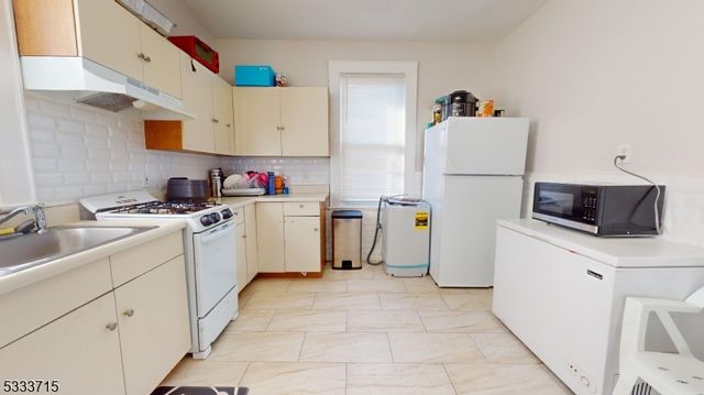 222 Weequahic Ave, Newark City, NJ 07112