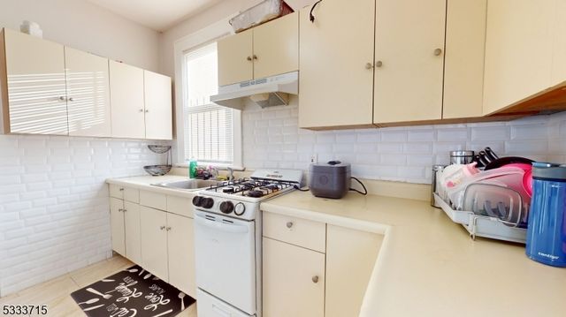 222 Weequahic Ave, Newark City, NJ 07112