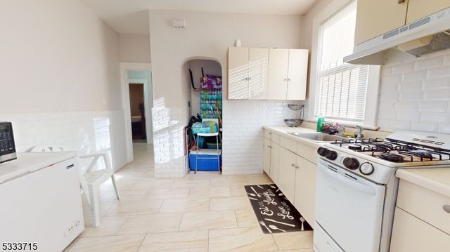 222 Weequahic Ave, Newark City, NJ 07112