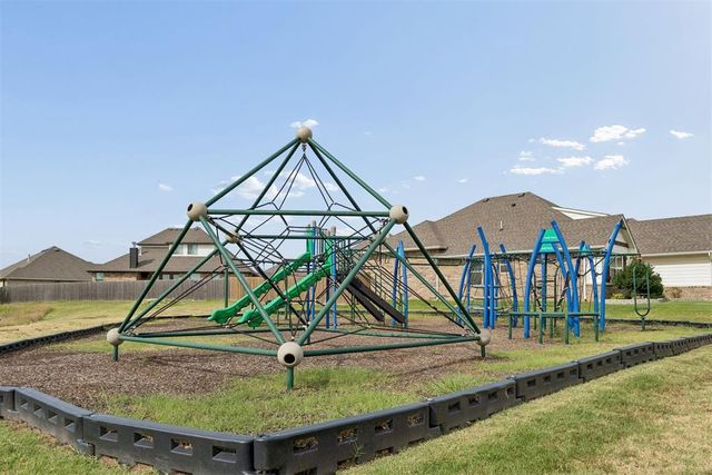 9040 NW 119th Street, Yukon, OK 73099