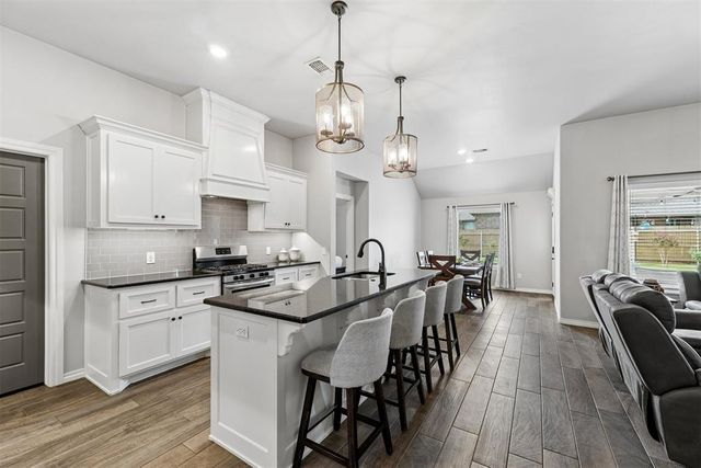 9040 NW 119th Street, Yukon, OK 73099