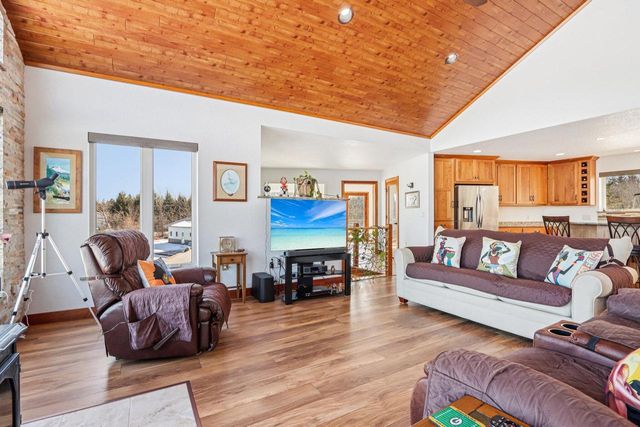 W9160 Deer ROAD, Cascade, WI 53011