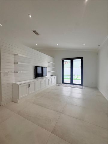 8932 NW 149th Terrace na, Miami Lakes, FL 33018