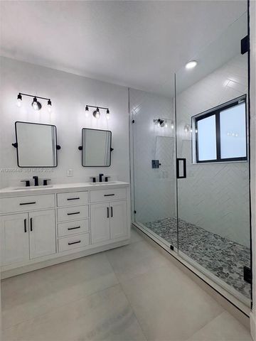 8932 NW 149th Terrace na, Miami Lakes, FL 33018